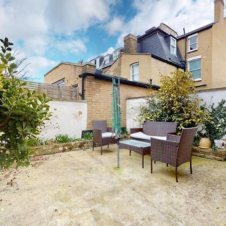 Cheerful 4 Bedroom Victorian House With Back Courtyard Londres Extérieur photo