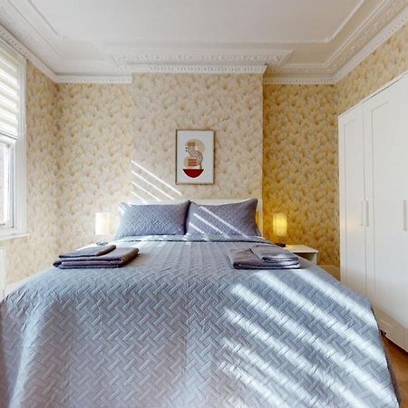 Cheerful 4 Bedroom Victorian House With Back Courtyard Londres Extérieur photo