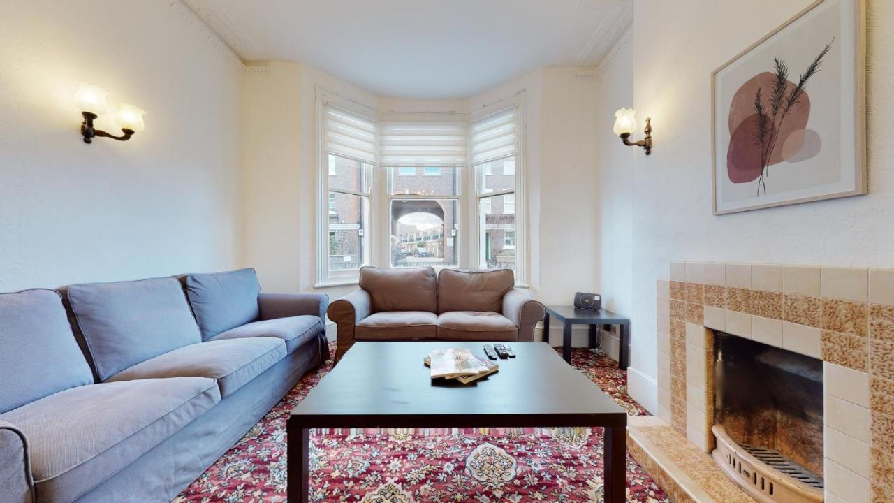 Cheerful 4 Bedroom Victorian House With Back Courtyard Londres Extérieur photo