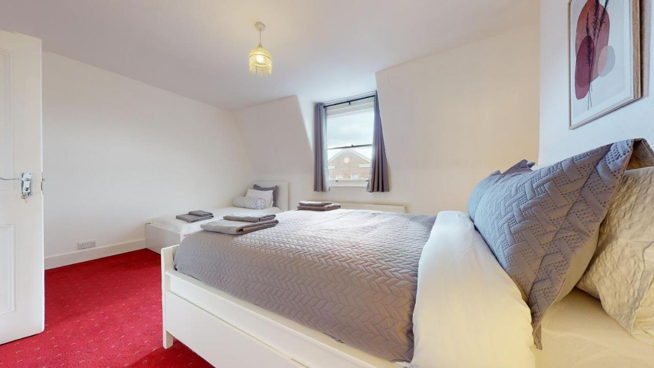 Cheerful 4 Bedroom Victorian House With Back Courtyard Londres Extérieur photo