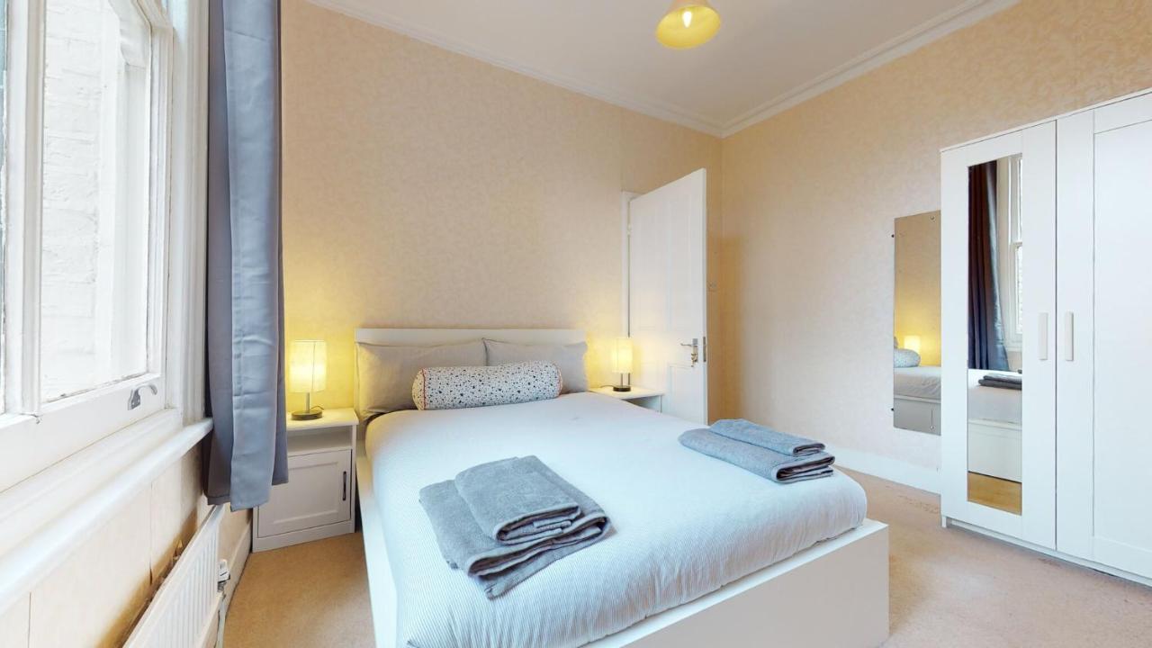 Cheerful 4 Bedroom Victorian House With Back Courtyard Londres Extérieur photo